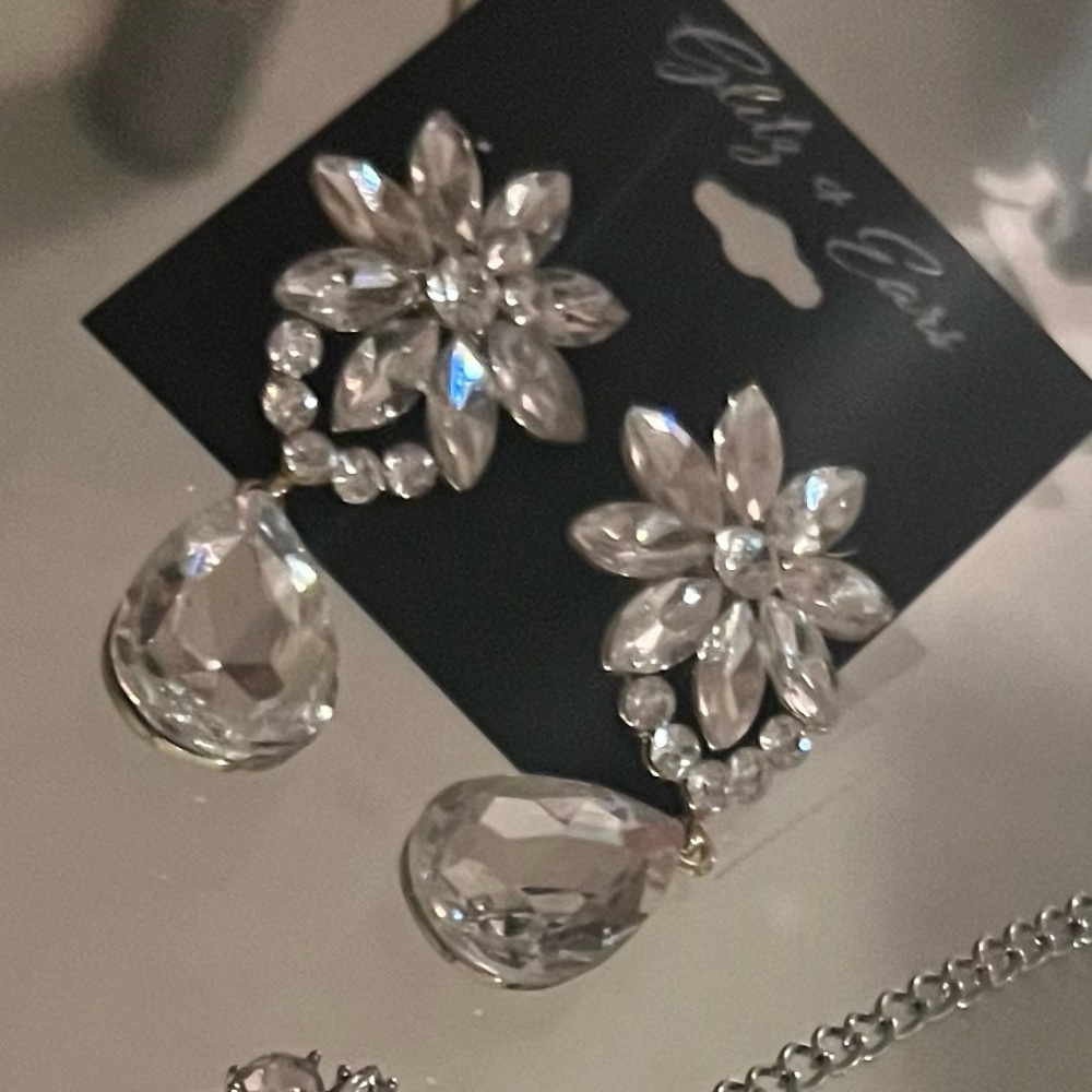 Glamorous set for wedding, prom, homecoming, engagement or any photo shoot.
